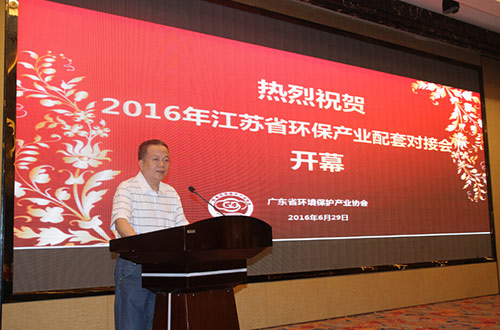中國環(huán)保產(chǎn)業(yè)協(xié)會水***委員會委員、國務(wù)院特殊津貼專家、廣東環(huán)保產(chǎn)業(yè)協(xié)會會長區(qū)岳州演講